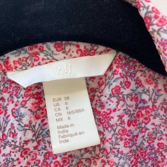 H & M sleeves blouse size 6 with collar. - Picture 2 of 7